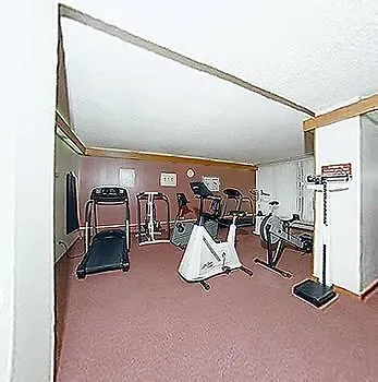 ***  5 Calgary Downtown Hotel Canada